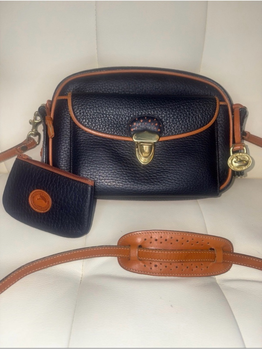 “Dooney & Bourke” Vint. Navy-B, R45 All-Weather Leather Lg. Kilty w/Accessories
